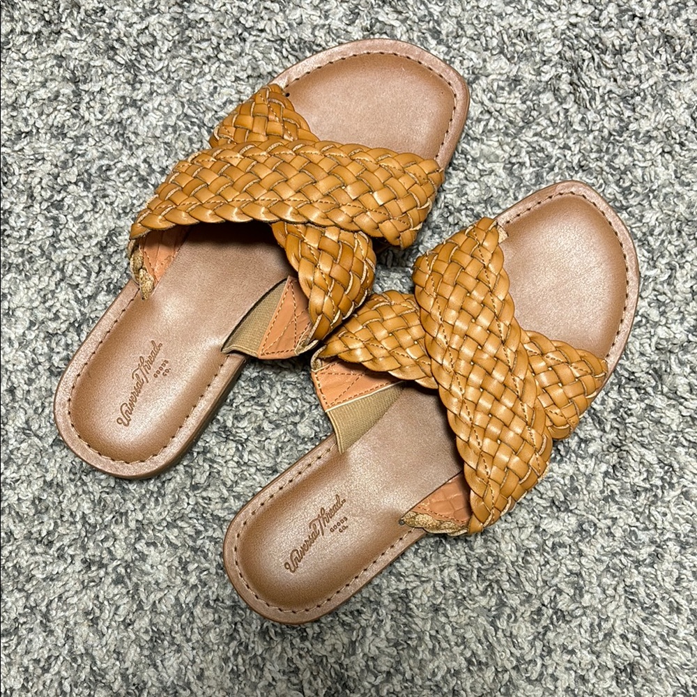 Universal Threads  Woven Leather Sandals in Tan